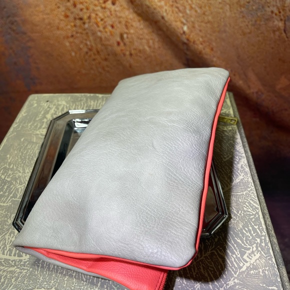 Pimkie clutch - Picture 3 of 5